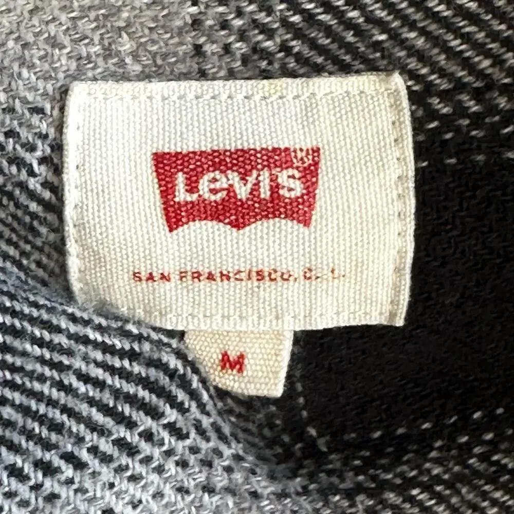 Levi’s Plaid Flannel Button-Down Shirt Size Medium